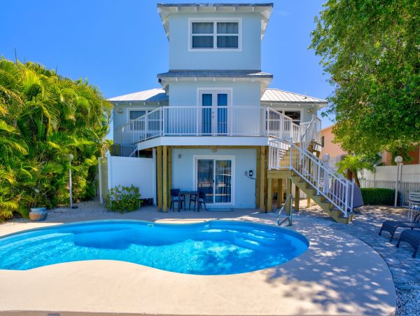 Marathon Vacation Gulf Side l Home Two Bedrooms + Loft