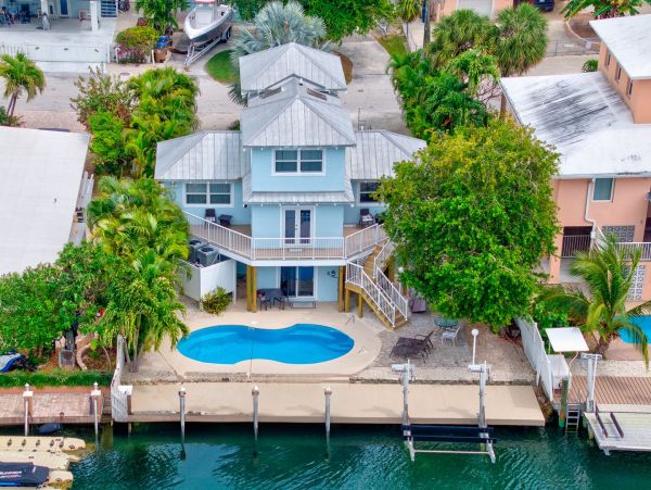 Marathon Vacation Gulf Side l Home Two Bedrooms + Loft