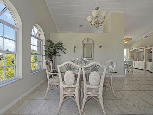 Marathon Vacation Rental Sleeps Eight Guests