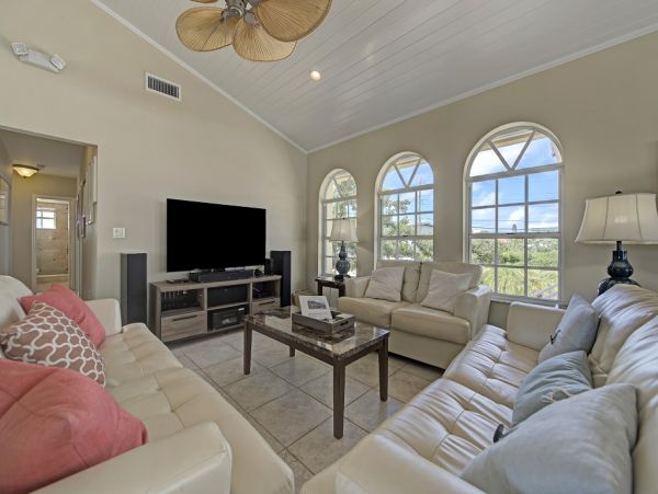 Marathon Vacation Rental Sleeps Eight Guests