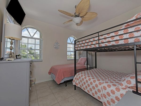 Marathon Vacation Rental Sleeps Eight Guests