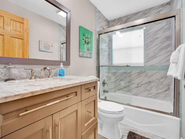 Marathon Vacation Home Water Views Sleeps Four Guests