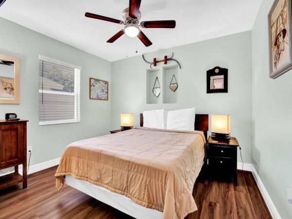 Marathon Vacation Home Water Views Sleeps Four Guests
