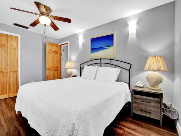 Marathon Vacation Home Water Views Sleeps Four Guests