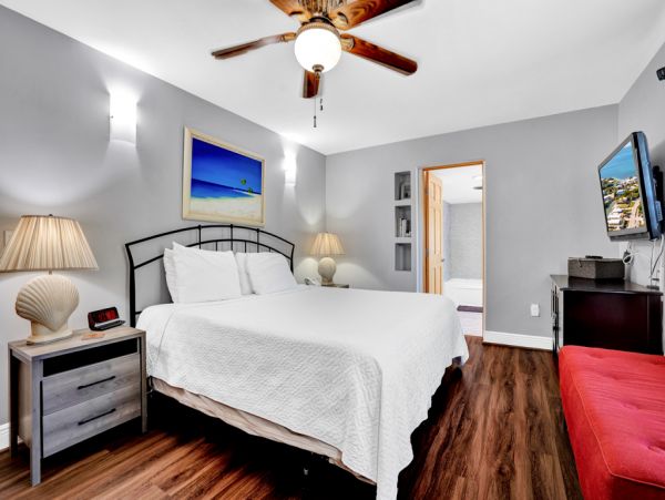 Marathon Vacation Home Water Views Sleeps Four Guests