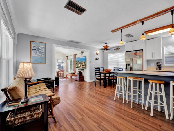 Marathon Vacation Home Water Views Sleeps Four Guests