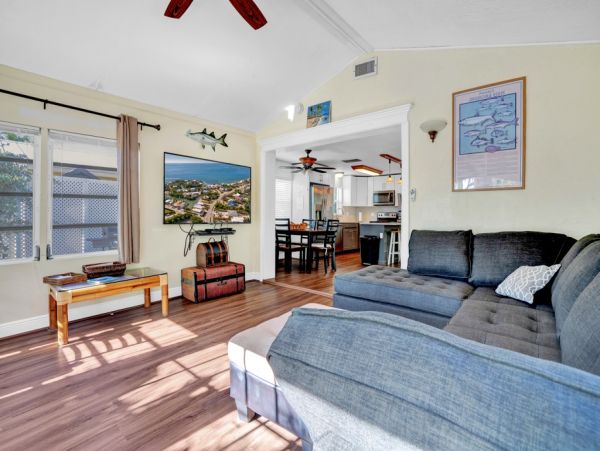 Marathon Vacation Home Water Views Sleeps Four Guests
