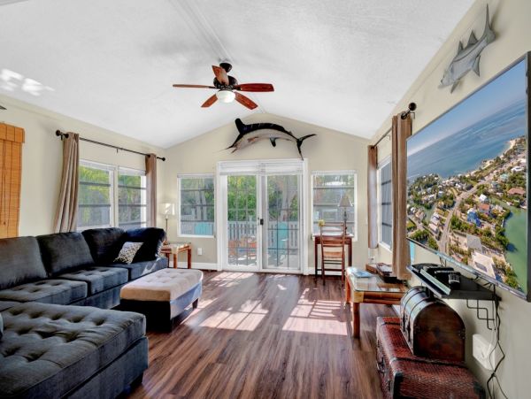 Marathon Vacation Home Water Views Sleeps Four Guests