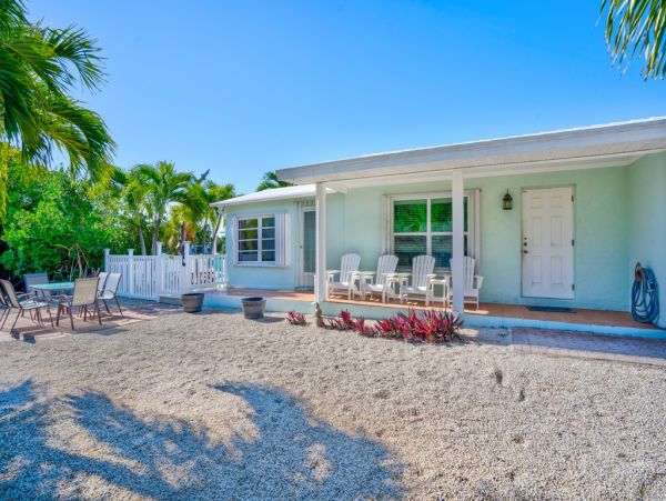 Marathon Vacation Home Water Views Sleeps Four Guests