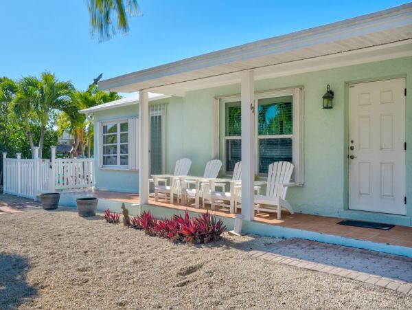 Marathon Vacation Home Water Views Sleeps Four Guests
