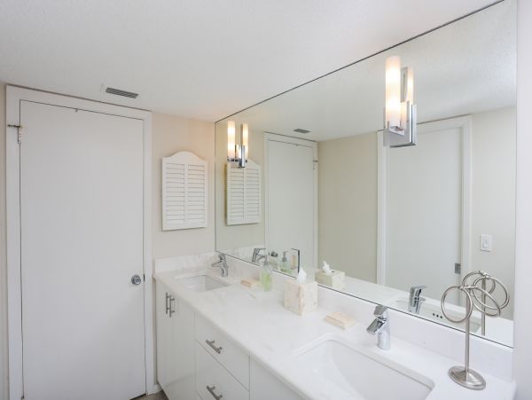 Longboat Key Beachfront Corner Unit Vacation Condo