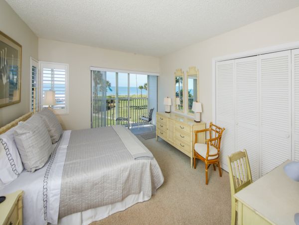 Longboat Key Beachfront Corner Unit Vacation Condo