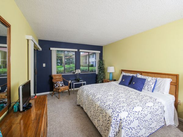 Lake View Two Bedroom Vacation Condo in Sarasota