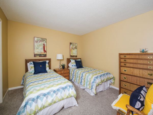 Lake View Two Bedroom Vacation Condo in Sarasota