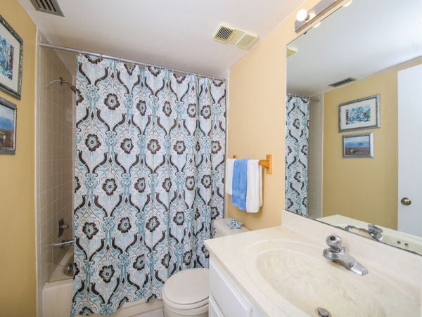 Lake View Two Bedroom Vacation Condo in Sarasota