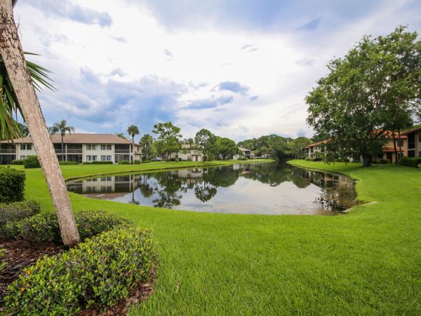 Lake View Two Bedroom Vacation Condo in Sarasota