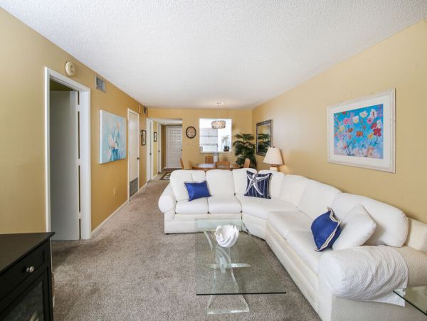 Lake View Two Bedroom Vacation Condo in Sarasota