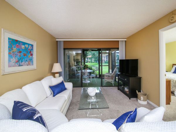 Lake View Two Bedroom Vacation Condo in Sarasota