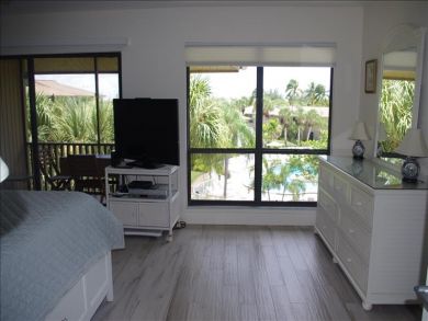 Sanibel Vacation Condo, Walk to Sandy Beach
