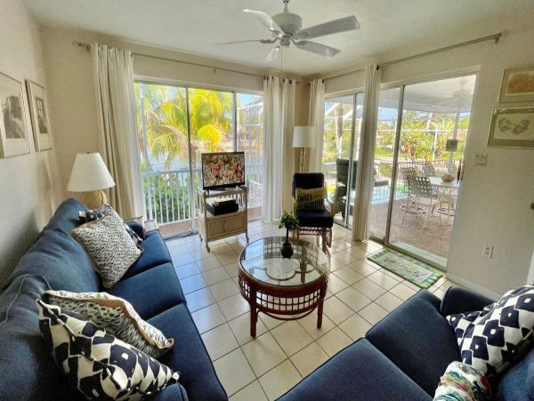 Lovely Sanibel Island Vacation Home Pool Beach Access