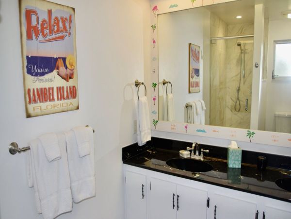 Lovely Sanibel Island Vacation Home Pool Beach Access