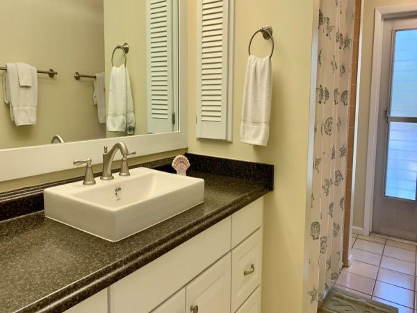 Lovely Sanibel Island Vacation Home Pool Beach Access