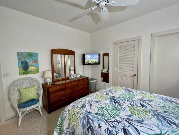 Charming Retreat Just Minutes from the Beach & Sanibel Attractions