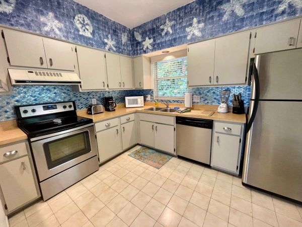 Charming Retreat Just Minutes from the Beach & Sanibel Attractions