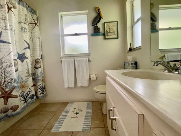 Charming Retreat Just Minutes from the Beach & Sanibel Attractions