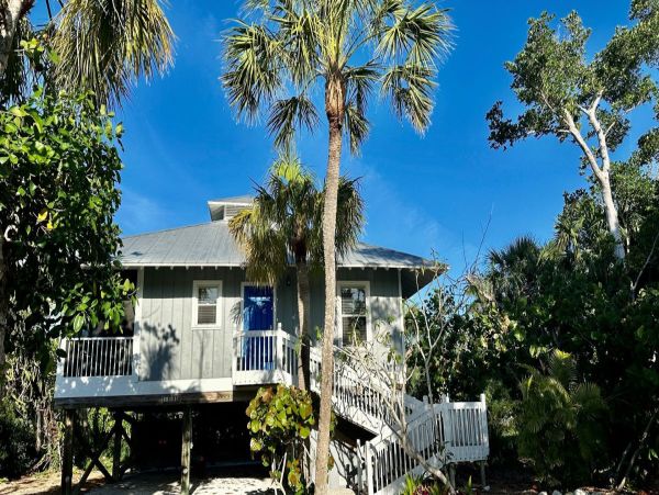 Charming Retreat Just Minutes from the Beach & Sanibel Attractions
