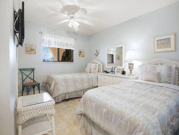 Gulfside condo, faces gulf with partial view