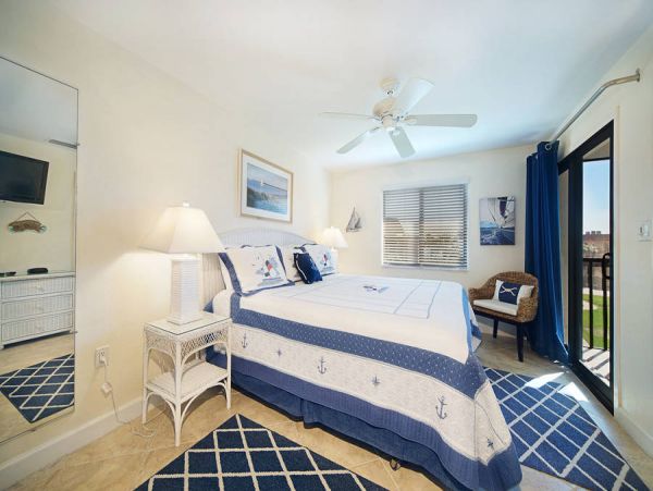 Gulfside condo, faces gulf with partial view