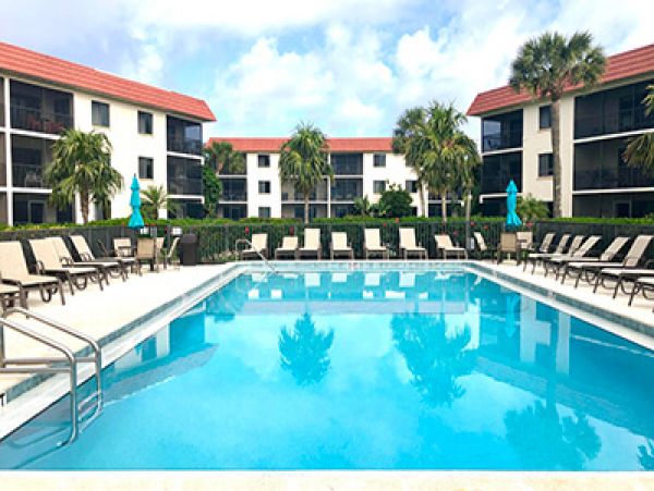Gulfside condo, faces gulf with partial view