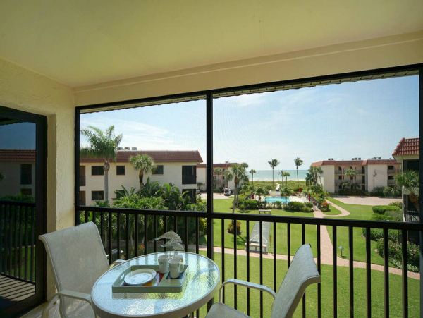 Gulfside condo, faces gulf with partial view