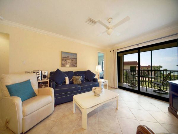 Gulfside condo, faces gulf with partial view