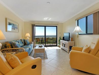 Beachfront 2 Bedroom Condo Sleeps 6 Guests on Sanibel Island Beachfront 2 Bedroom Condo Sleeps 6 Guests on Sanibel Island