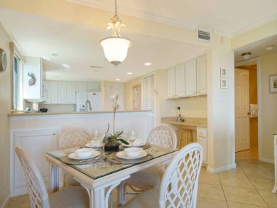 Beachfront 2 Bedroom Condo Sleeps 6 Guests on Sanibel Island Beachfront 2 Bedroom Condo Sleeps 6 Guests on Sanibel Island