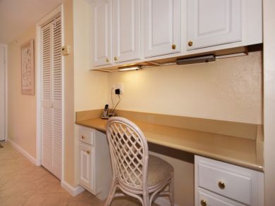 Beachfront 2 Bedroom Condo Sleeps 6 Guests on Sanibel Island Beachfront 2 Bedroom Condo Sleeps 6 Guests on Sanibel Island