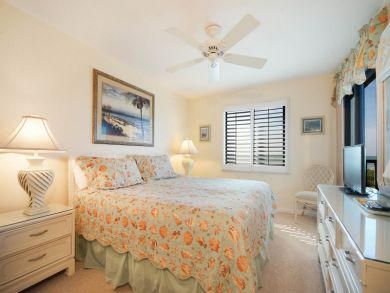 Beachfront 2 Bedroom Condo Sleeps 6 Guests on Sanibel Island Beachfront 2 Bedroom Condo Sleeps 6 Guests on Sanibel Island