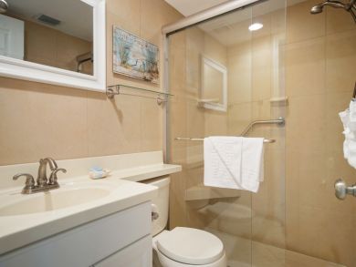 Beachfront 2 Bedroom Condo Sleeps 6 Guests on Sanibel Island Beachfront 2 Bedroom Condo Sleeps 6 Guests on Sanibel Island
