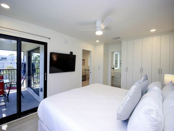 Luxury Beachfront Condo on Sanibel Island - Book Your Escape