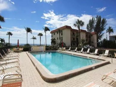 Sanibel Island On Beach Vacation Condo with Community Pool