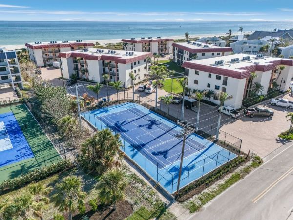 Sanibel Beachfront Two Bedroom Vacation Condo Sleeps Six Guests