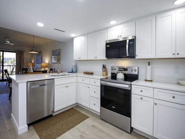 Sanibel Beachfront Two Bedroom Vacation Condo Sleeps Six Guests