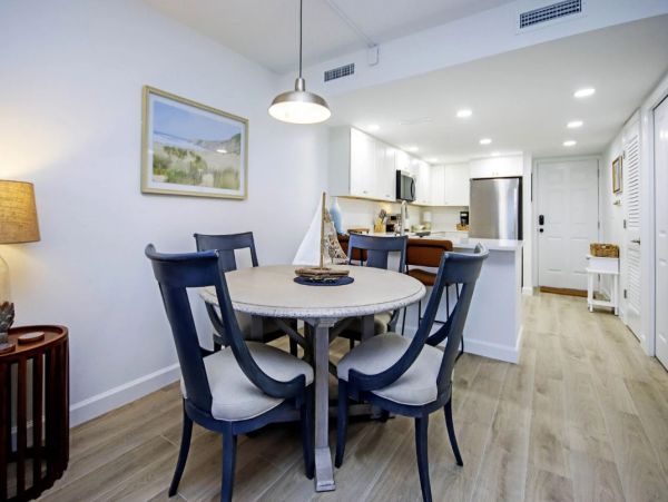 Sanibel Beachfront Two Bedroom Vacation Condo Sleeps Six Guests