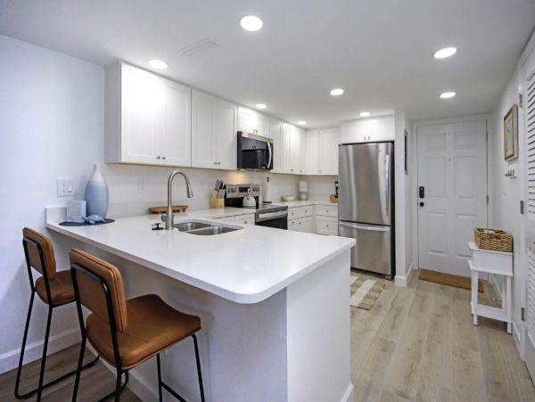 Sanibel Beachfront Two Bedroom Vacation Condo Sleeps Six Guests