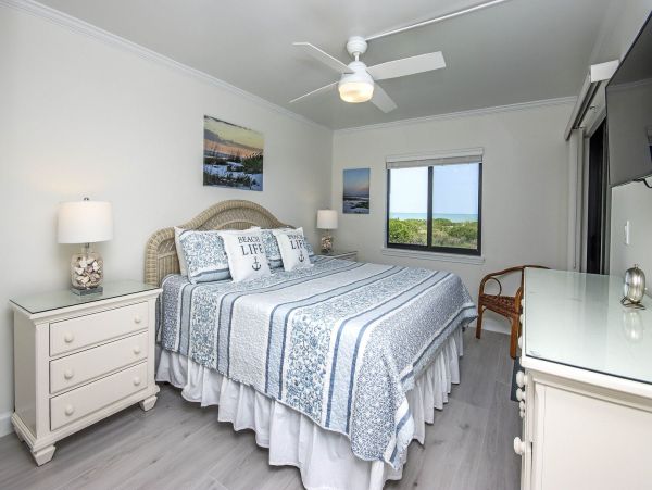 Beachfront Luxury on Sanibel Island - Relax and Unwind