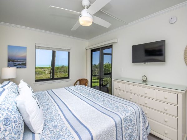 Beachfront Luxury on Sanibel Island - Relax and Unwind