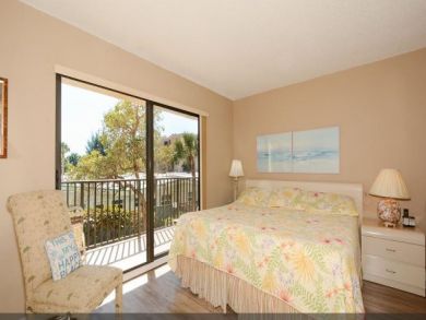 Siesta Key Vacation Condo Sleeps Eigth Guests.