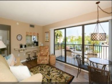 Siesta Key Vacation Condo Sleeps Eigth Guests.